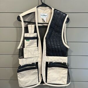L.L. Bean Women’s Leathered Detailed Hunting/Shooting Vest. Sz8. NWOT.